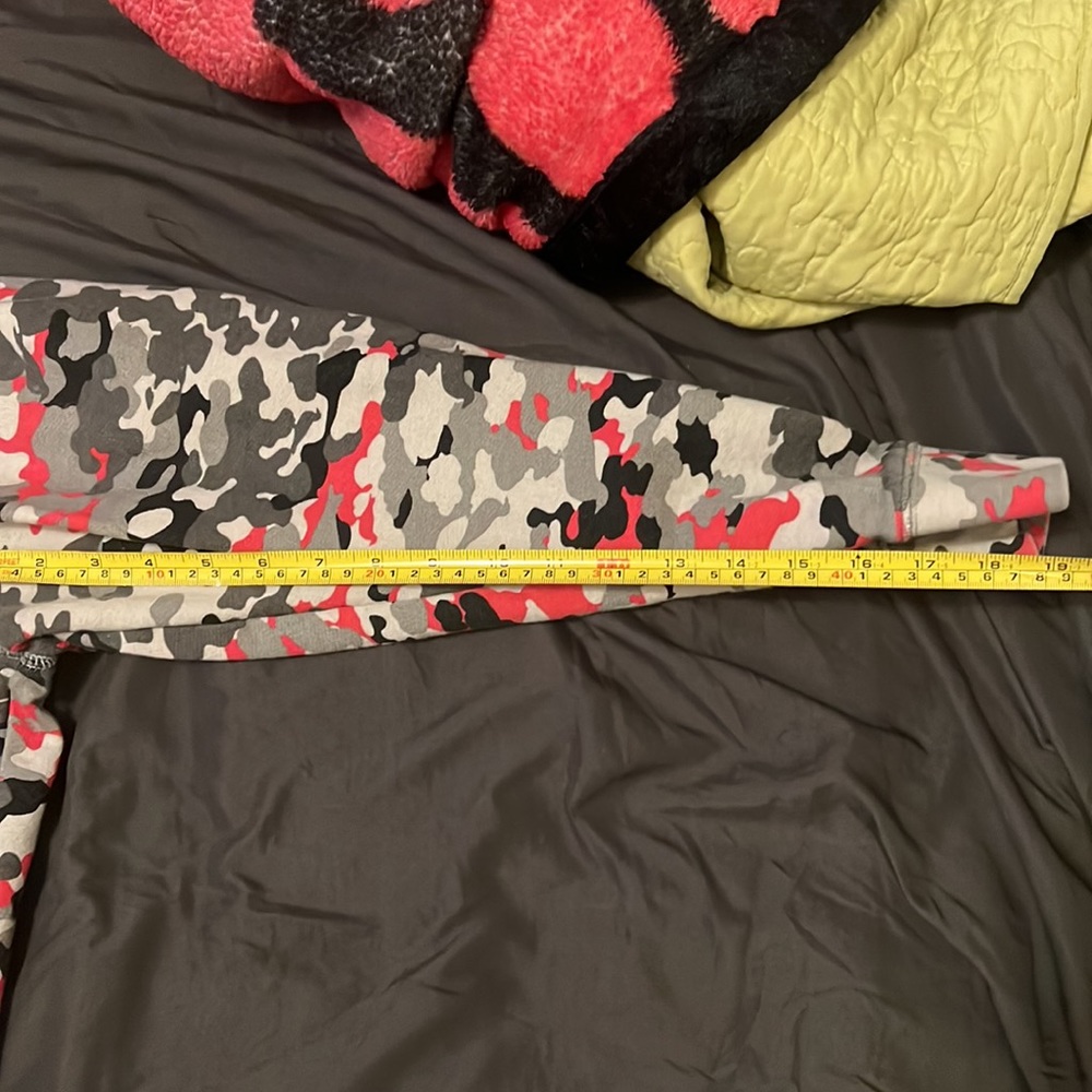 🔥STAPLE RED GREY CAMO HOODIE RARE - Picture 9 of 9